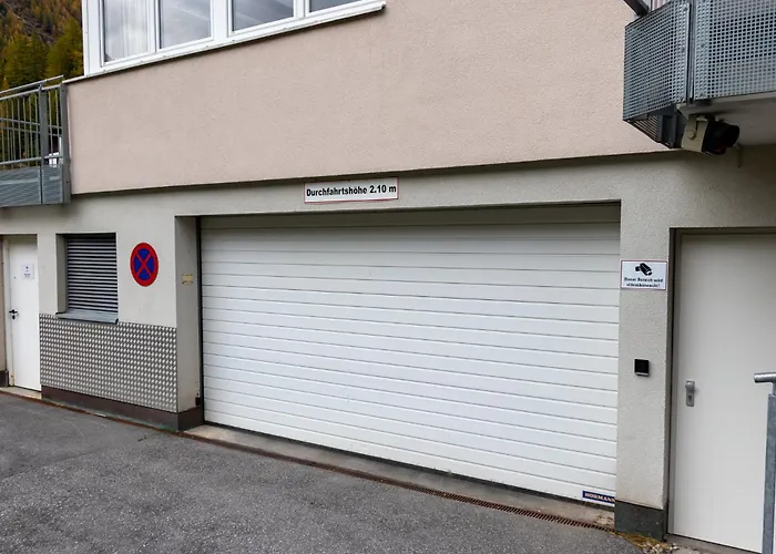 International House Zw 3 *