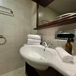 International House Zw 3 *